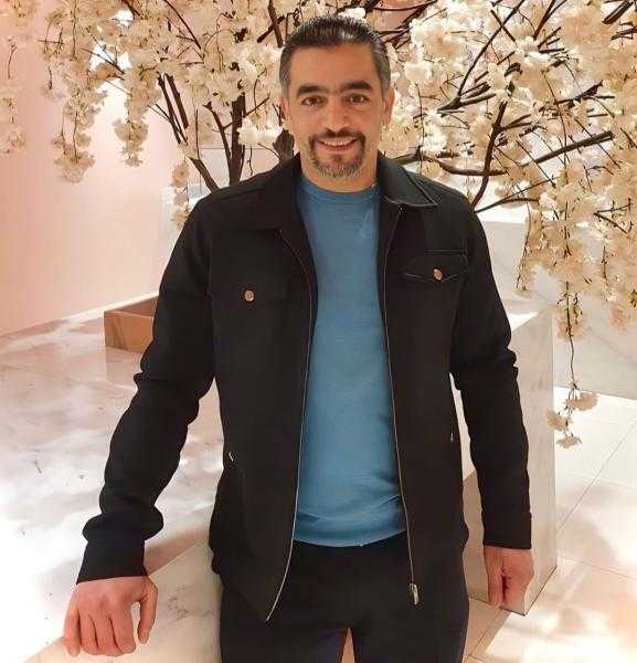 بإطلالة كلاسيكية.. هاني سلامة يخطف الأنظار على السوشيال ميديا