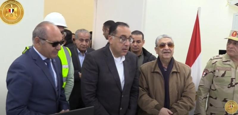 مدبولي يستمع لشرح تفصيلي عن مشروعات الكهرباء بشمال سيناء.. «فيديو»