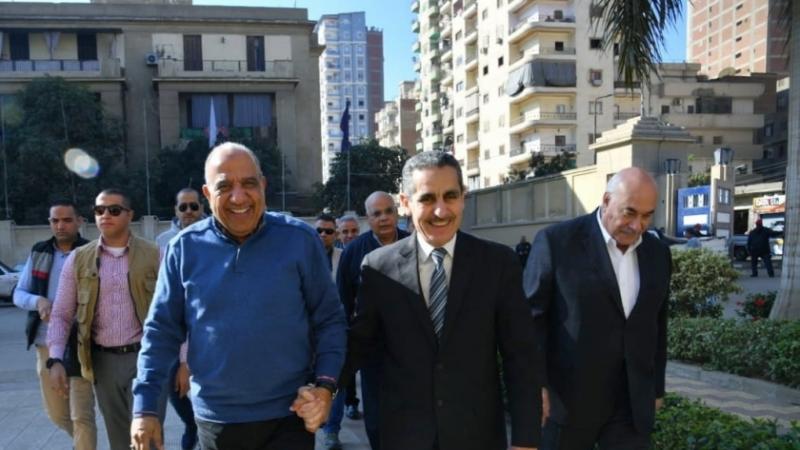 جولة وزير قطاع الأعمال