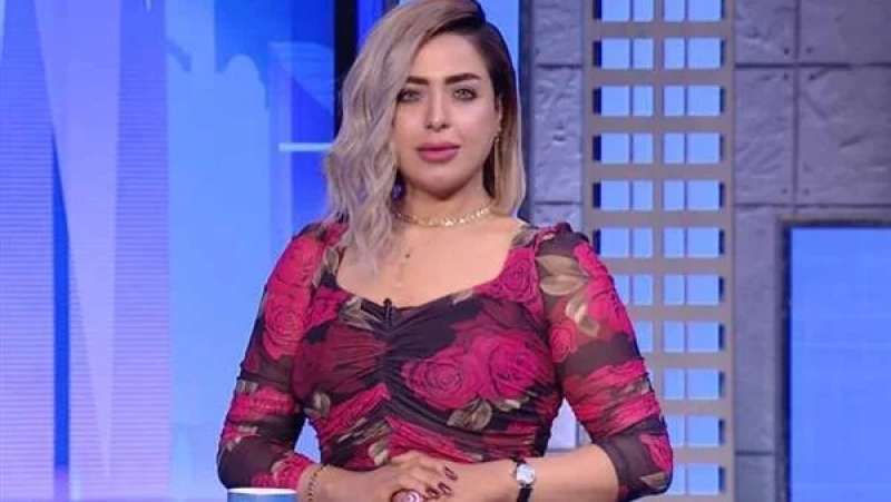 وقف مذيعة برنامج الجمهورية الجديدة 
