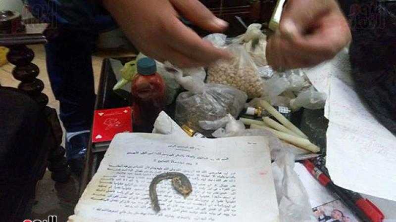 بواسطة الإنترنت.. ضبط دجال يمارس أعمال السحر والشعوذة في أسيوط