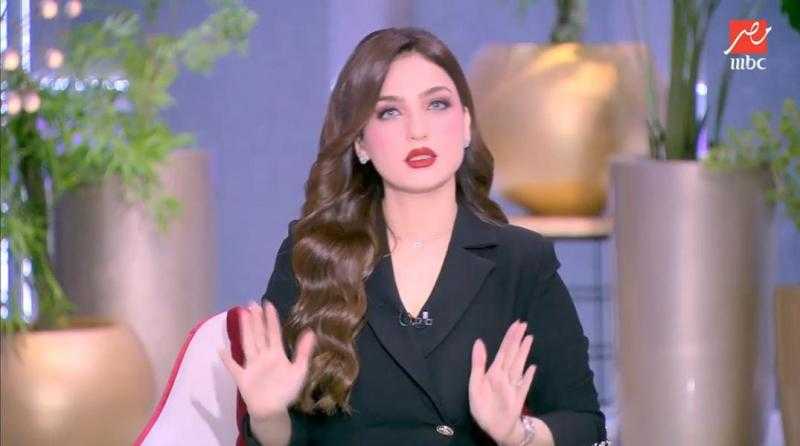 ياسمين عز: «يا بخت اللي متجوزة محامي.. راجل مالي مركزه ودماغه توزن بلد»