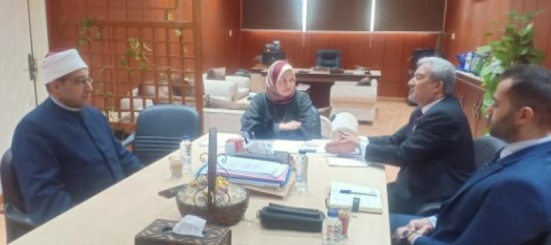 مستشار شيخ الأزهر لشؤون الوافدين تلتقي عميد المعاهد الأزهرية في فلسطين