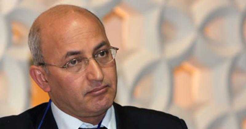 سيد علي يدخل في نوبة بكاء شديدة على الهواء.. فيديو