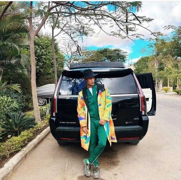 إطلالة غير تقليدية للفنان محمد رمضان