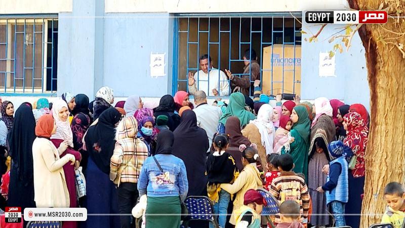 إقبال المواطنين على القافلة