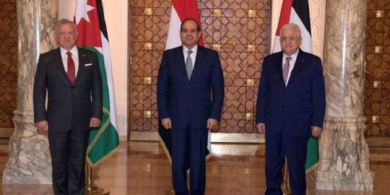 السيسي يعقد جلسة مباحثات مع رئيس فلسطين وملك الأردن