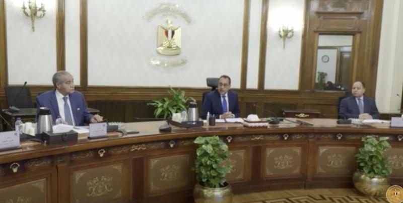 شاهد.. اجتماع رئيس الوزراء لمتابعة مبادرة توطين وميكنة قطاع تجارة التجزئة «فيديو»