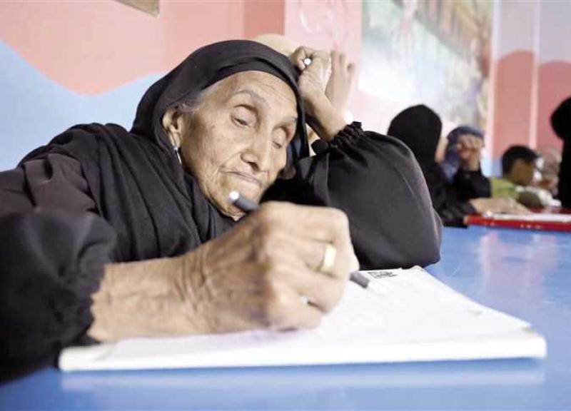 الحاجة زبيدة: نجحت في محو الأمية ولم أتسلم الشهادة حتى الآن.. فيديو