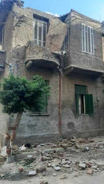 بسبب الأمطار.. انهيار أجزاء من شرفة عقار بالإسكندرية دون إصابات