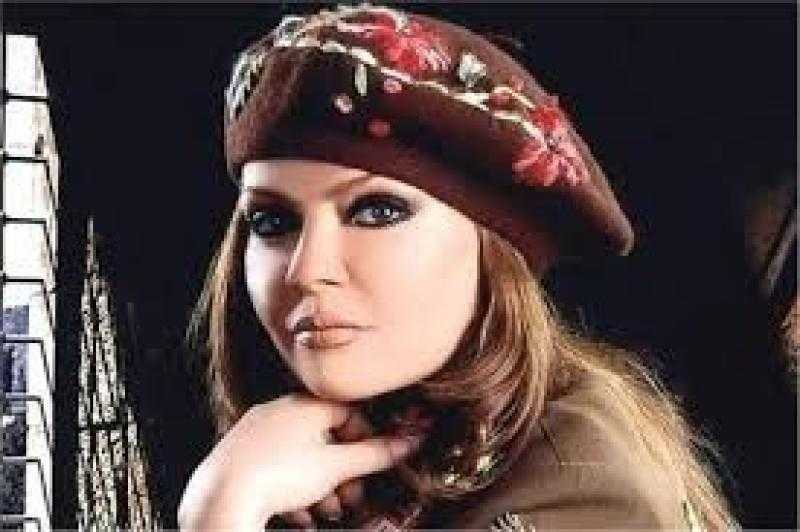 تجاوزات وألفاظ خادشة.. لوسي تكشف حقيقة اعتدائها على ممثلة بمسرحية الحفيد «فيديو»