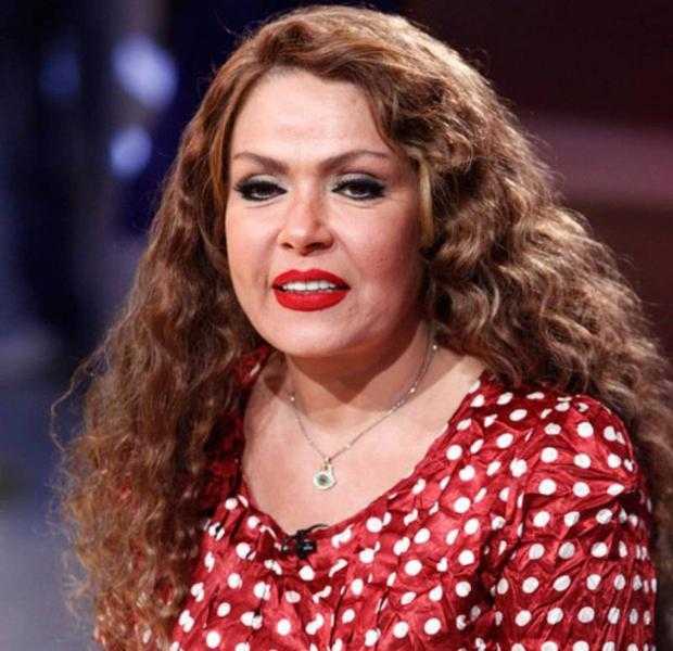 بعد اتهامها بضرب زملائها.. لوسي ترد على أزمة مسرحية «الحفيد»