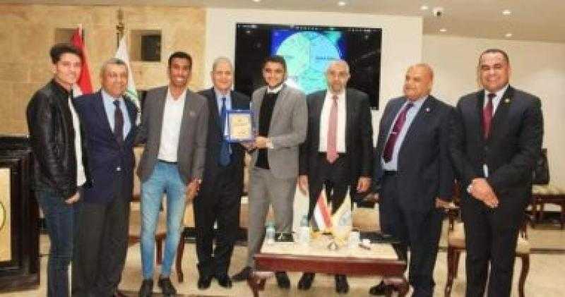 نقابة المهندسين بالقاهرة تكرم طلاب مشروع «طريقك أخضر» بإعلام الأزهر