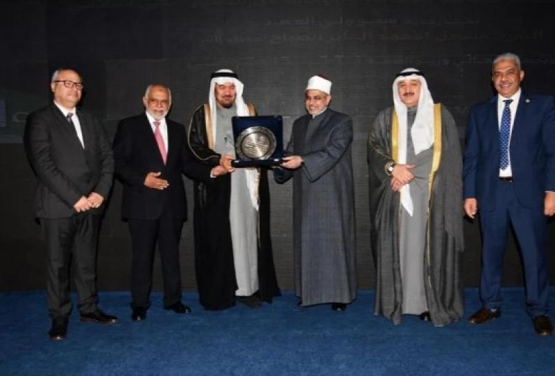 رئيس المنظمة الإسلامية للعلوم الطبية بالكويت يشيد بجهود جامعة الأزهر