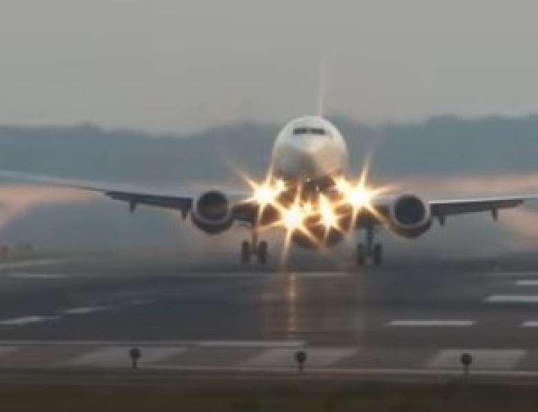 «زوجي هيضربني».. صراخ راكبة على متن طائرة يجبر قائدها على الهبوط