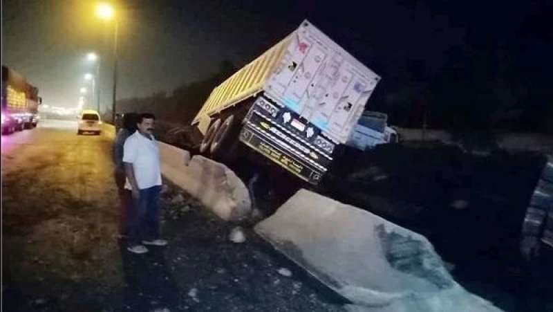 سيارة نقل  