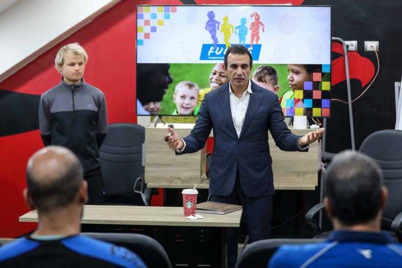 محاضرات لمدربي فرق الأهلي الرياضية