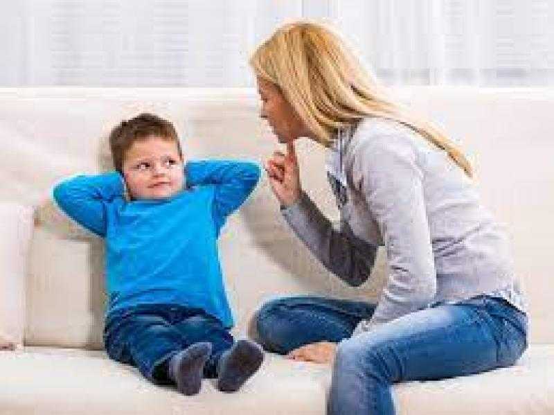 تجعله ضحية للإدمان.. 3 أشياء احذريها أثناء التعامل مع طفلك «فيديو»