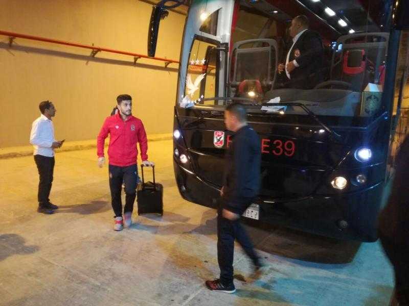 القمة 125.. حافلة الأهلي تصل استاد القاهرة استعدادًا لمواجهة الزمالك