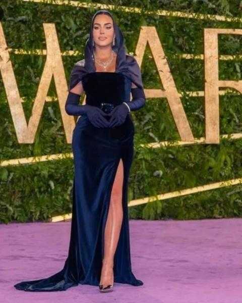 بغطاء على الرأس.. جورجينا تثير الجدل في مهرجان جوي أووردز لعام 2023