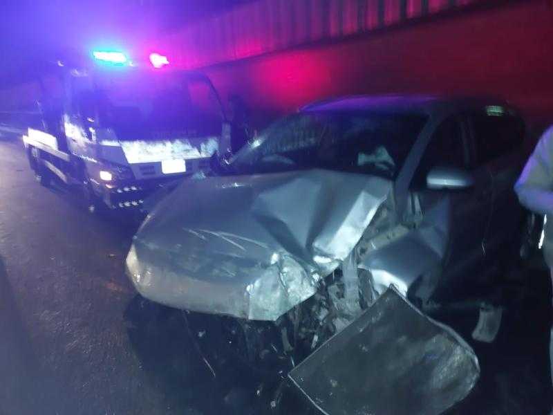 اصطدام سيارة ملاكي بسور محور صفط اللبن دون إصابات