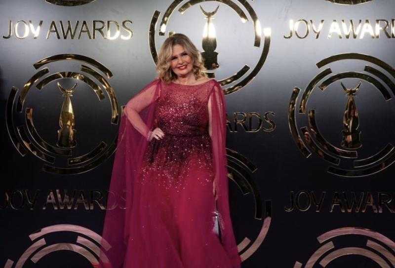 كرمت الحفل بحضورها.. يسرا تخطف الأنظار في Joy Awards