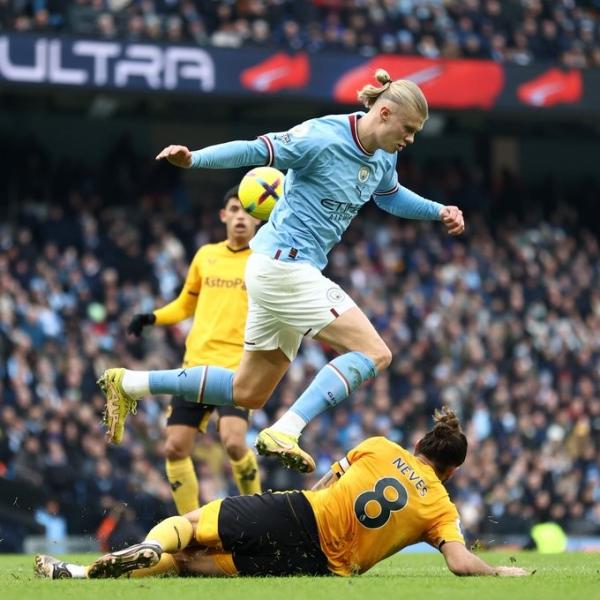 هالاند يعادل رقم صلاح ويتخطى رونالدو في الدوري الإنجليزي