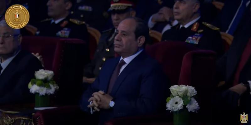 السيسي يشاهد فيلما تسجيليا عن بطولات رجال الشرطة المصرية