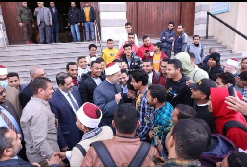 رئيس جامعة الأزهر خلال الزيارة 