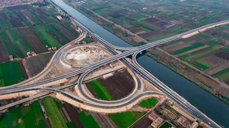 حسن مهدي: لا يوجد تنمية بدون شبكة طرق وكباري قوية.. فيديو