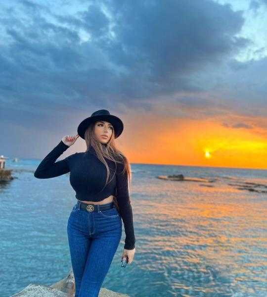 مع غروب الشمس.. الجمهور يغازل سارة سلامة في أحدث ظهور لها