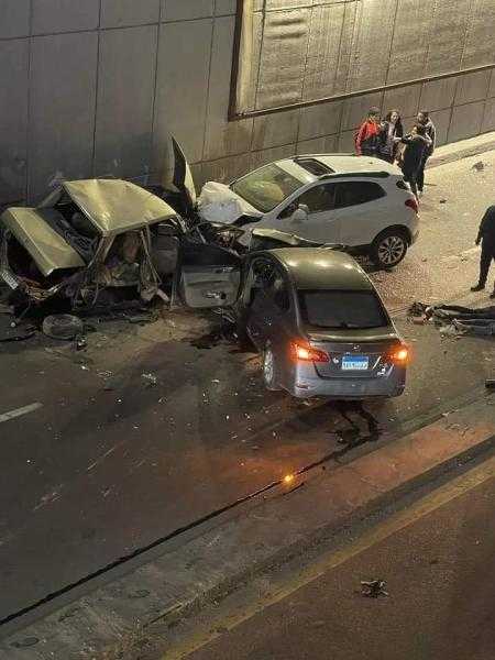 إصابة 3 أشخاص في حادث تصادم بين 3 سيارات بنفق قناة السويس في الإسكندرية