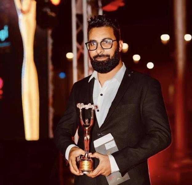 طارق الأحمدي: «أحضر لمسلسل فندق خمس هموم والعرض في رمضان 2023»