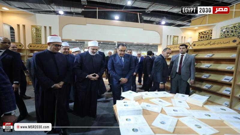 رئيس الوزراء ووكيل الأزهر خلال الزيارة