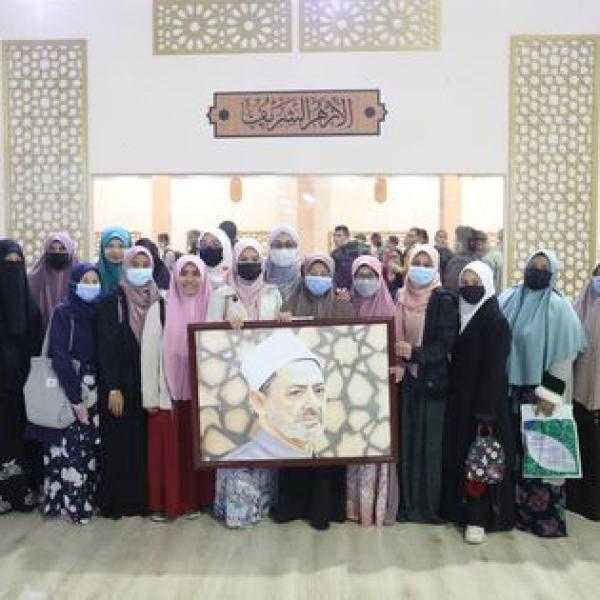 رحلات قمر في إفريقيا” تجذب الأطفال في جناح الأزهر بمعرض الكتاب