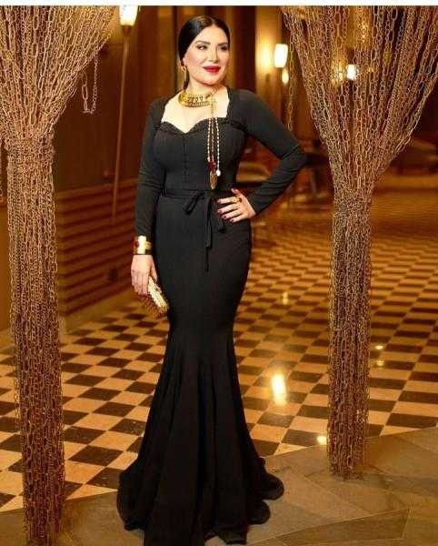 عبير صبري تخطف الأنظار بفستان مجسم باللون الأسود