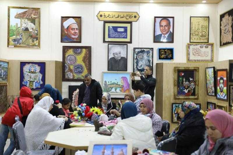 وسط إقبال جماهيري كبير.. جناح الأزهر يُثري معرض الكتاب