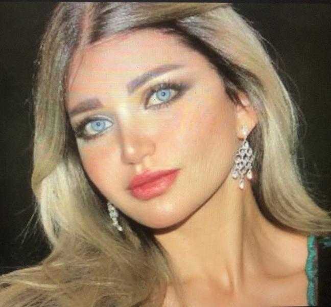 ياسمين الخطيب تثير الجدل بإطلالة جريئة وفستان قصير