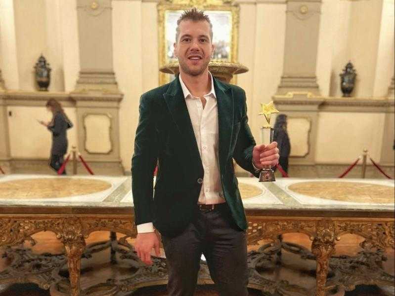 تكريم أحمد إمام في مهرجان Middle East fashion