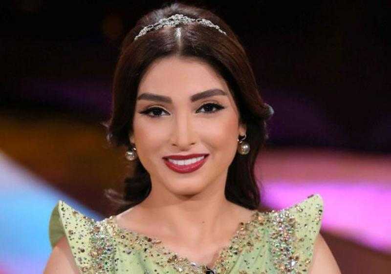 روجينا تتألق بإطلالة تكشف عن رشاقتها