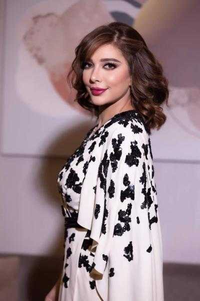 بإطلالة فراشات.. أصالة تتألق في أحدث ظهور لها