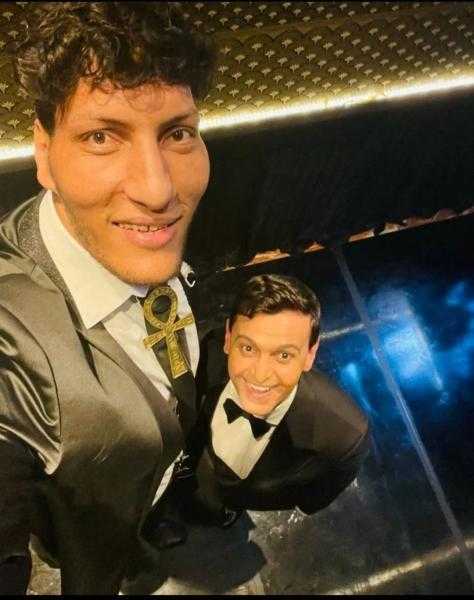 بطريقة كوميدية.. رامز جلال يروج لفيلمه الجديد «أخي فوق الشجرة»