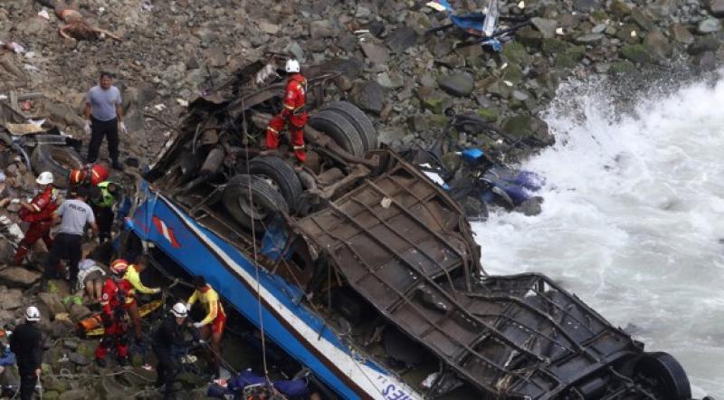 بيرو.. مصرع 25 شخصاً على الأقل في حادث سير