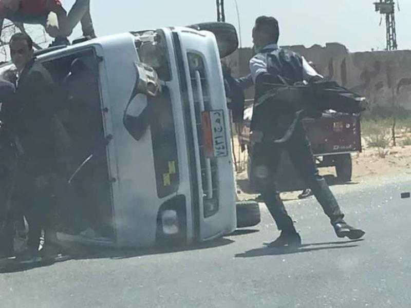 إصابة 6 أشخاص في انقلاب ميكروباص بالفيوم