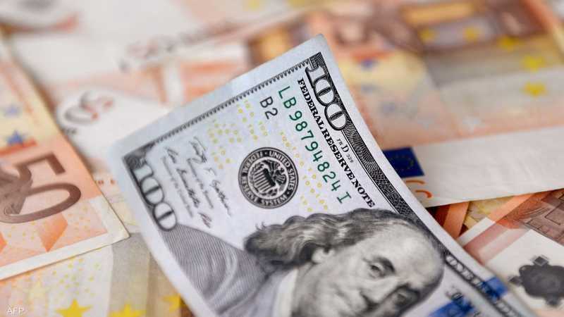الدولار يكسر حاجز الـ 30 جنيها مع نهاية التعاملات البنكية