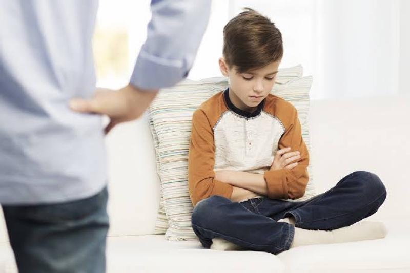 نصائح ذهبية .. كيف يتعامل الآباء مع أبنائهم المراهقين؟ - فيديو