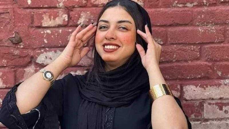 بتهمة نشر أخبار كاذبة.. تجديد حبس بسمة حجازي الشهيرة بـ «فتاة العباءة» 15 يومًا