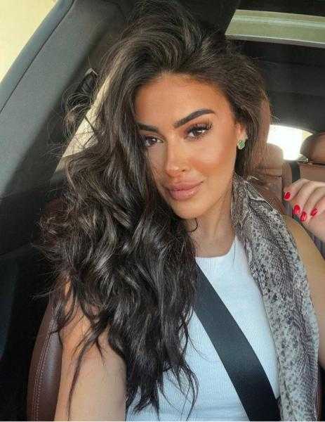 ميرنا نور الدين تتألق بسيلفي جديد من داخل سيارتها