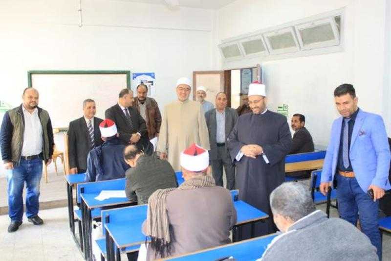 أمين «البحوث الإسلامية» يتفقد الاختبارات التحريرية لاختيار مبعوثي الأزهر إلى دول العالم