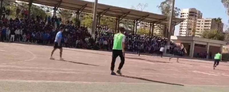 شاهد.. لحظة وفاة دكتور جامعي أثناء لعب كرة القدم في أسيوط